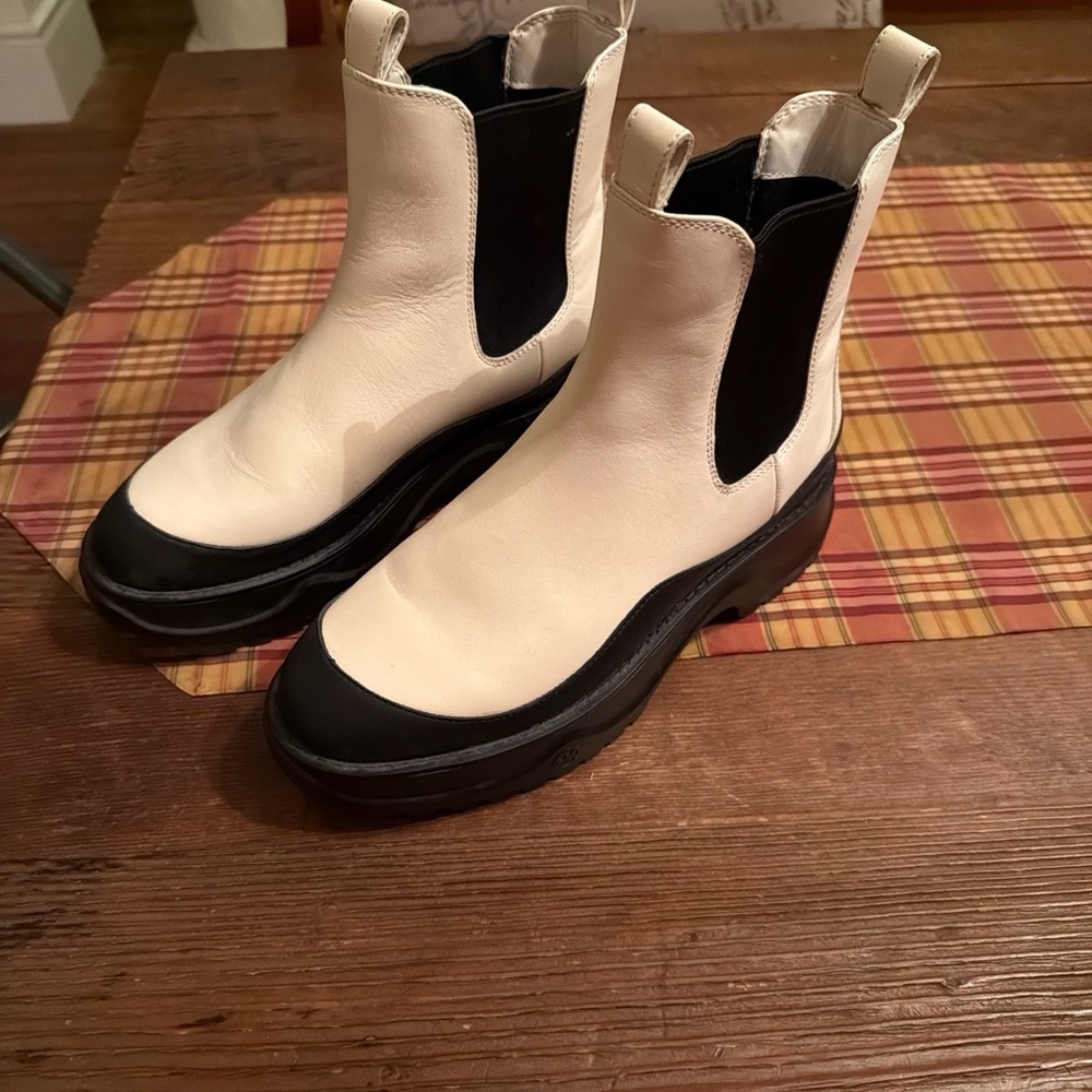 Michael Kors Dupree Bootie Black White Chunky Sole Pull Loops Chelsea Boots 9.5